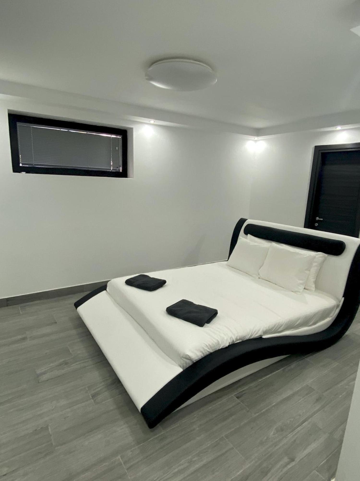 Villa Poseidon Corralejo With Private Heated Pool, Sauna And Stunning Volcano Views By Amazzzing Travel المظهر الخارجي الصورة